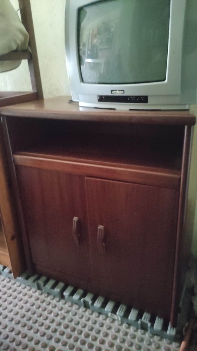 Cama  c estrado e móvel