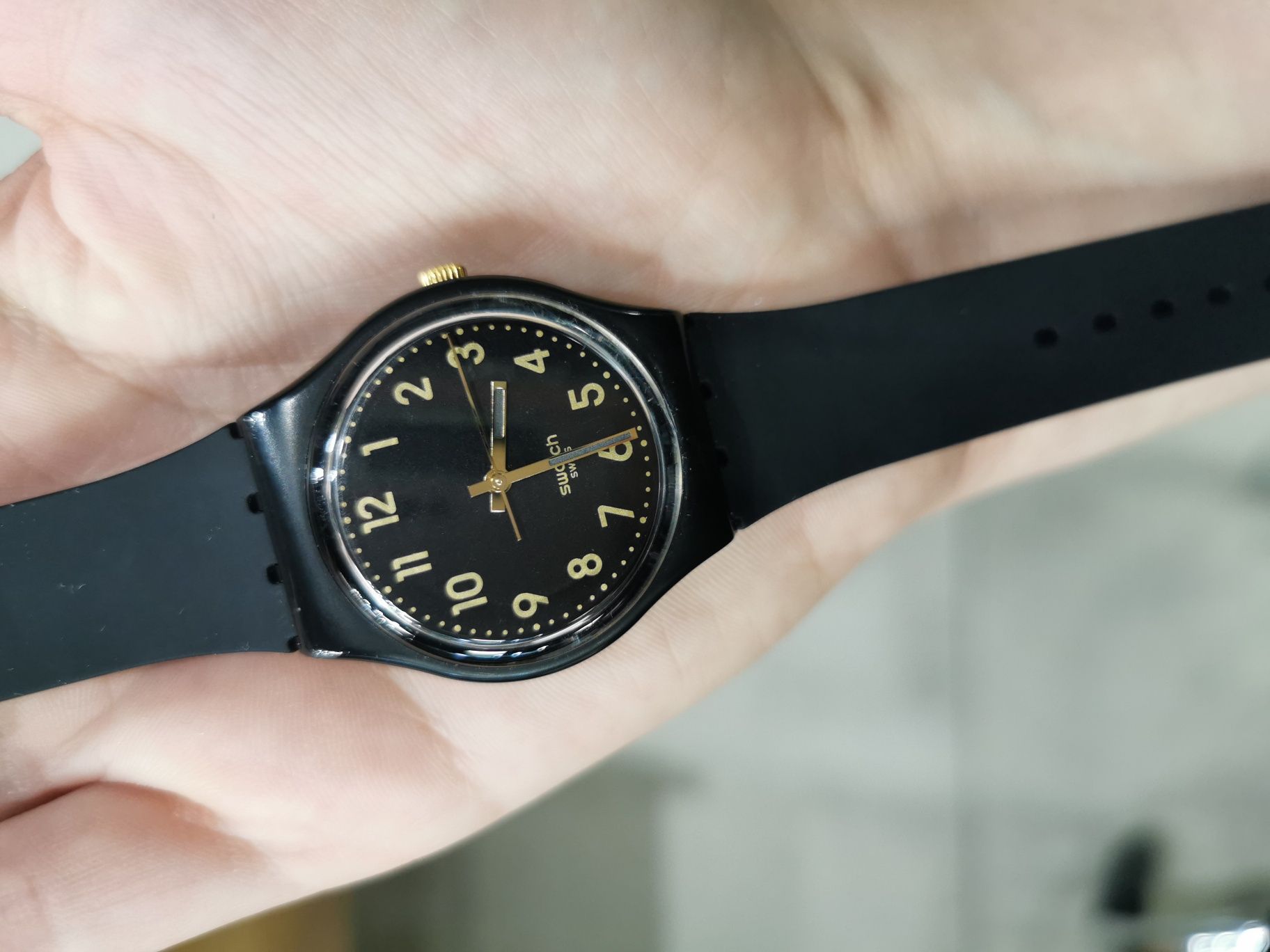 Zegarek swatch gent czarny złote indeksy