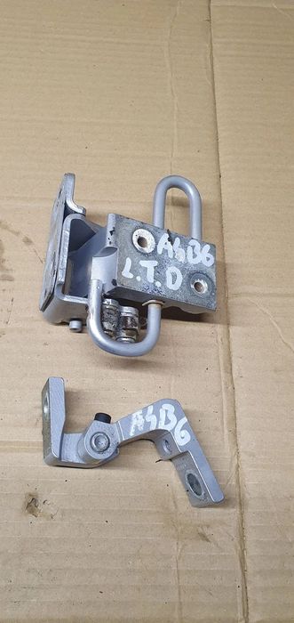 Zawias zawiasy drzwi lewy tył para Audi A4 B6 8E0833411