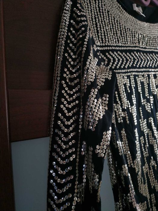 czarna sukienka H&M z cekinami