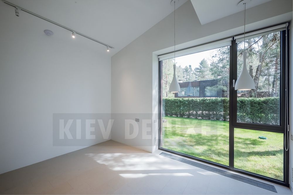 Продаж котеджу з новим ремонтом в км GoodLife Park