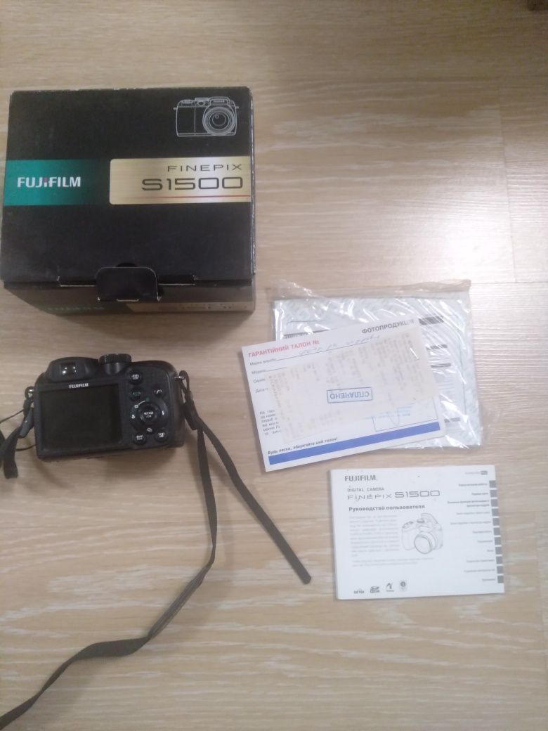 Цифровий фотоапарат Fugi Finepix 1500