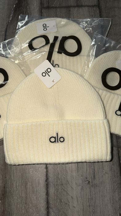 Шапка alo молочна. Alo. alo. ALO оригінал