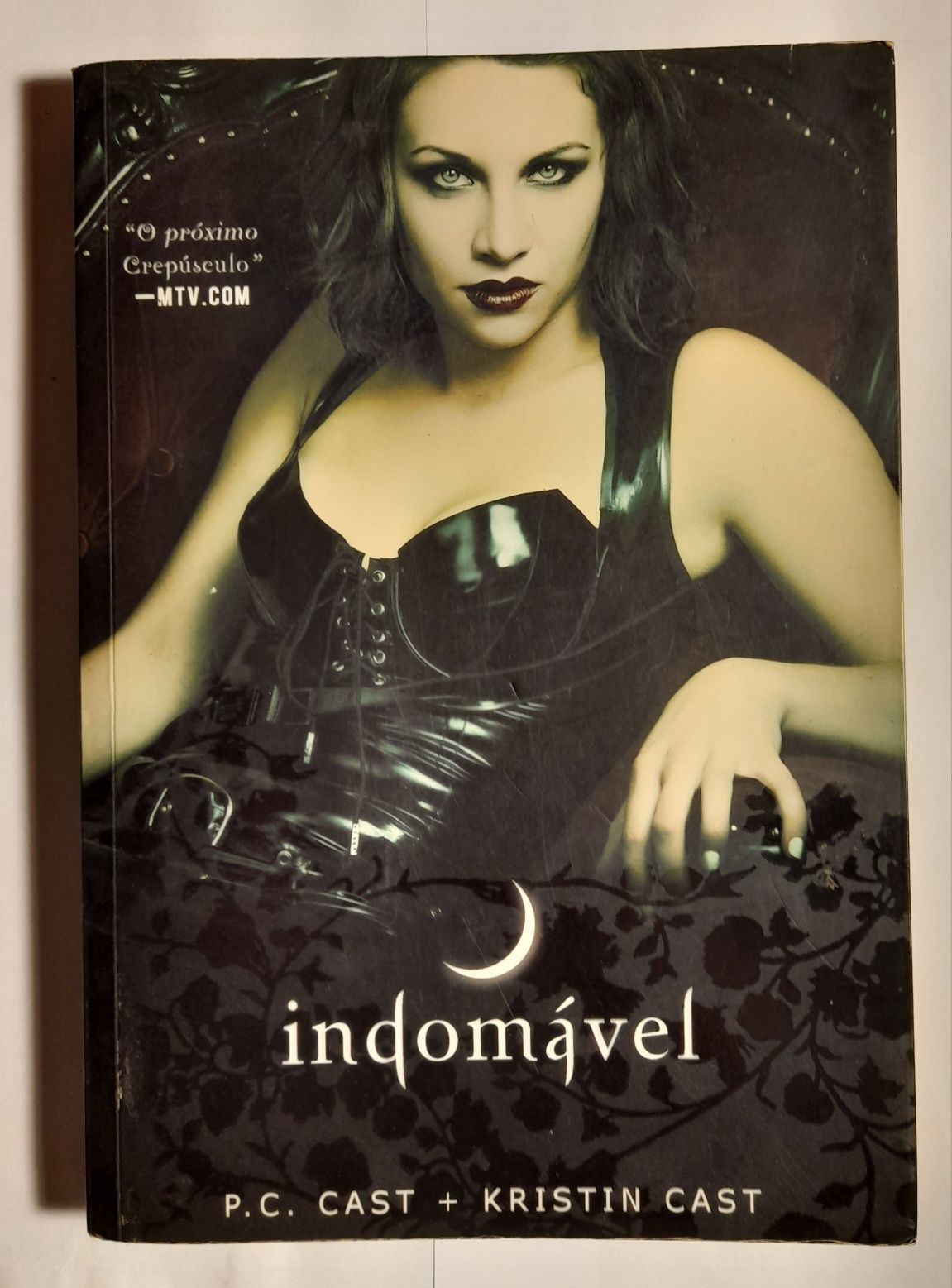 "Indomável" P.C Cast + Kristin Cast