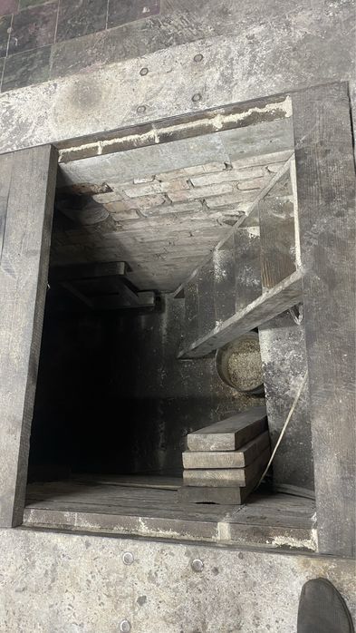 Продається гараж готовий до виконання ремонтних робіт. Завадівська 1в