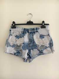 Original ragged denim shorts with lace and flowers