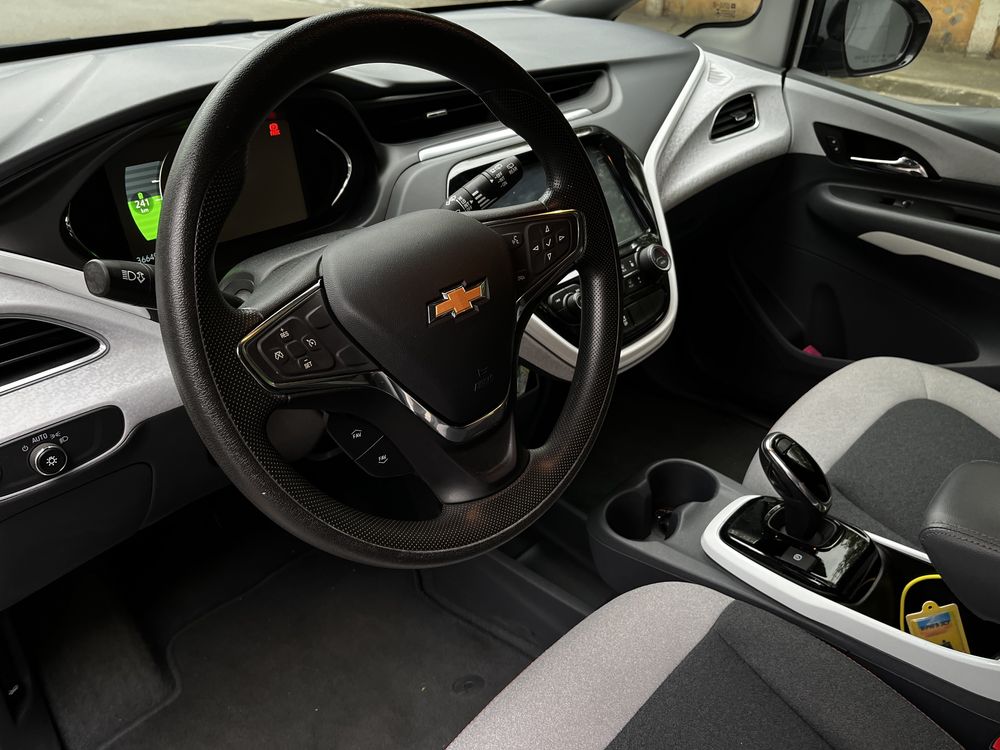 Chevrolet Bolt EV, кінець 2020 року, акб 65 kWh, потужність 150 kW.