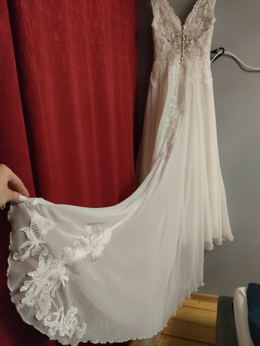 Suknia ślubna z trenem rozmiar xs/s
