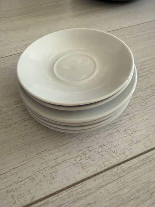 Spora zastawa stołowa