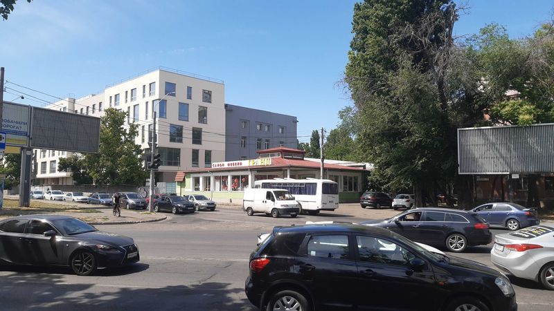 Здаються в оренду  діючі торгівельні площі