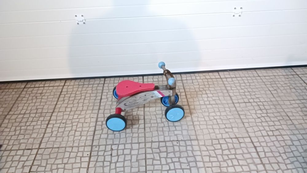 Tricicolo em madeira