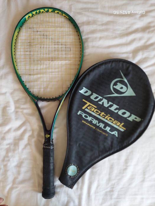 Várias raquetes de ténis