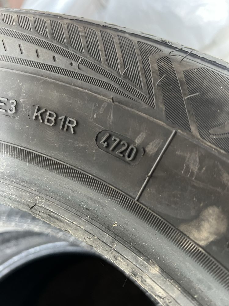 Шини Goodyear 215/65/17 дві пари однакового розміру