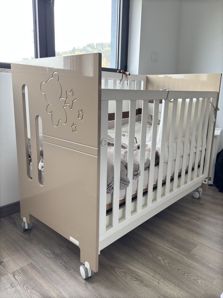 Cama de bebe e móvel