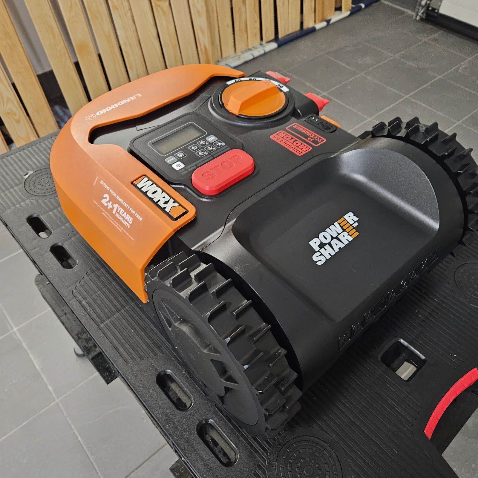 Robot koszący WORX Landroid 700
WORX Landroid M700
WR142E | do 700Robo