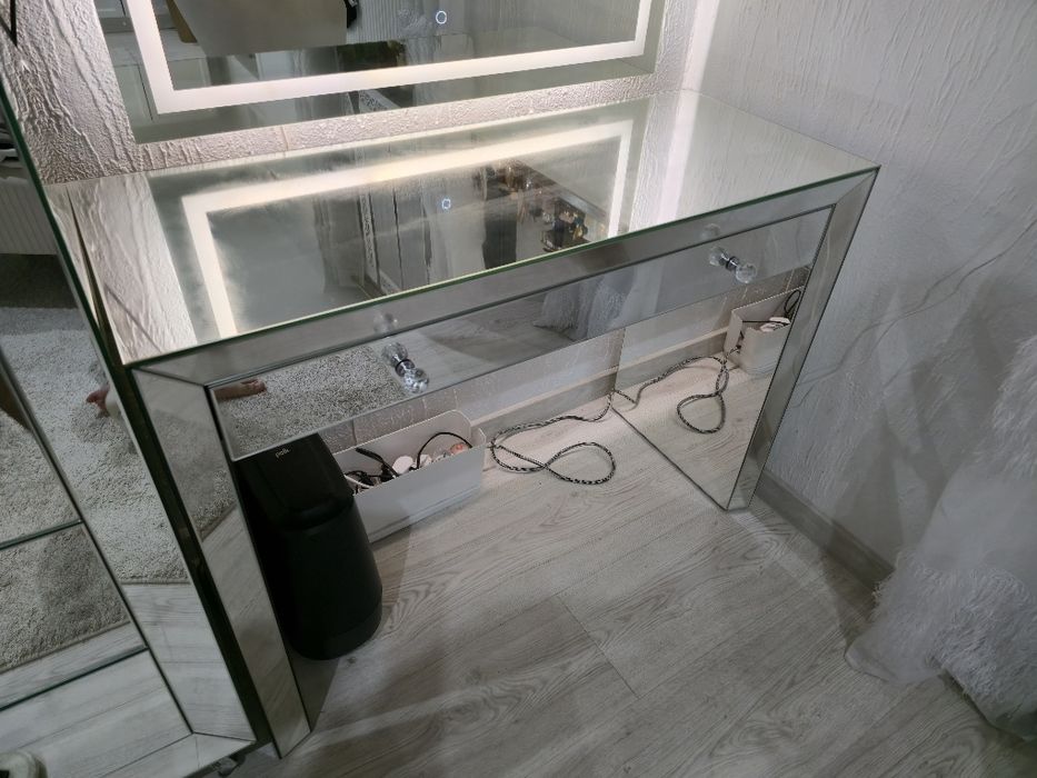 Toaletka lustrzana z szufladą