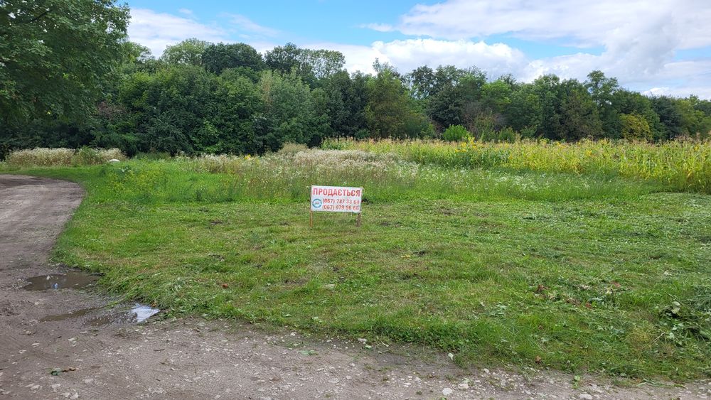 Продається ділянка під житлову забудову