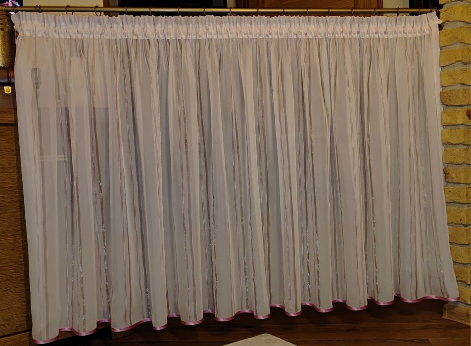 Biała firanka w różowe prążki 160 x 115 cm