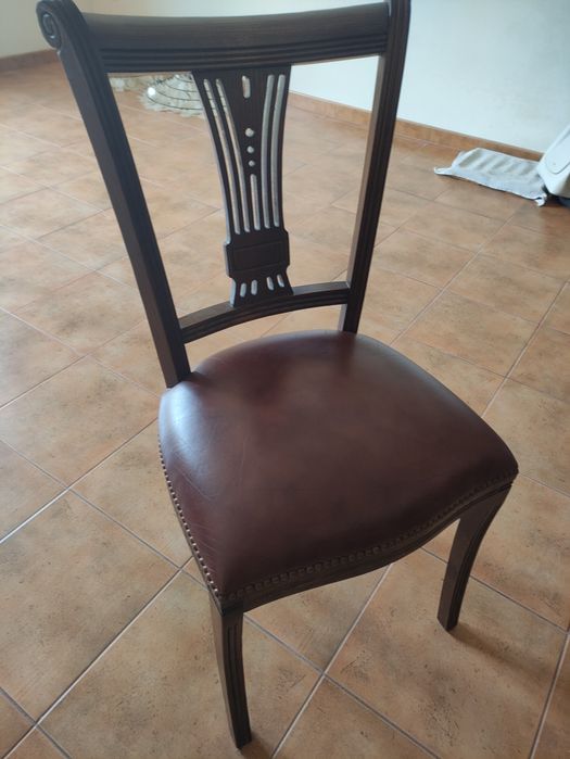 Mesa e cadeiras sala jantar