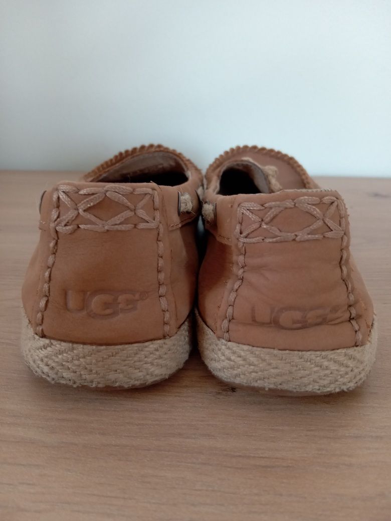 Baleriny UGG Chivon r.38