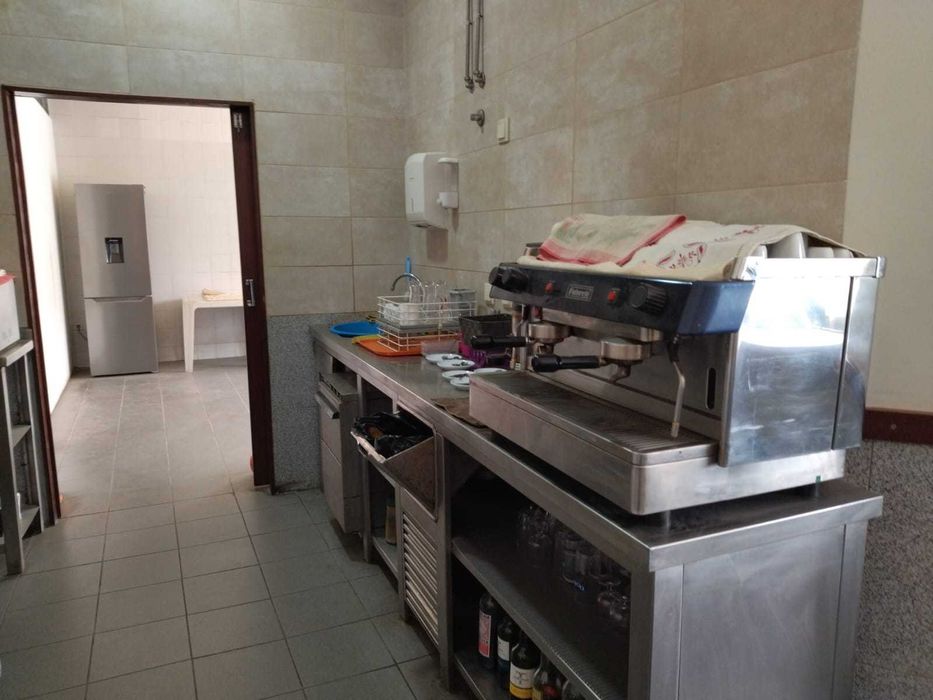 Trespasse pão quente com alvará para fabrico próprio (não tem fabrico)