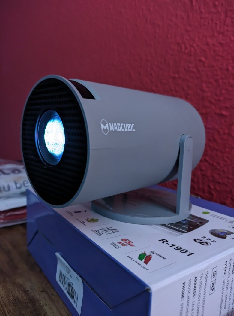 Magcubic HY300 Pro com Android 11