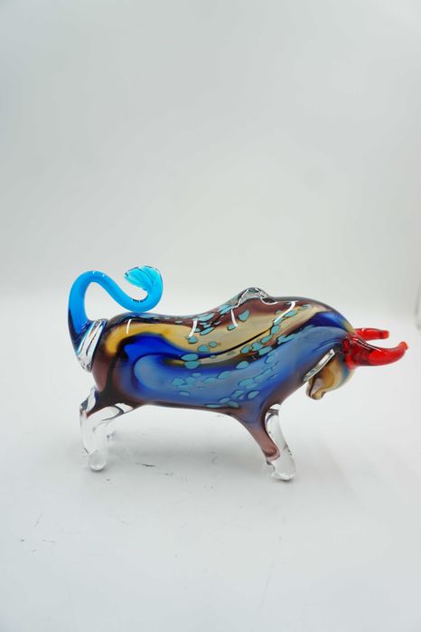 SZKLANA figura w stylu murano byk symbol siły giełda hossa