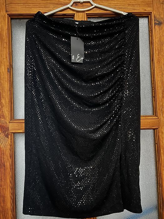 Вишукана жіноча спідниця міді з розрізом