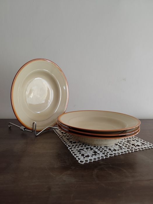 Komplet 4 talerzy obiadowych głębokich z porcelitu Tułowice PRL Vintag