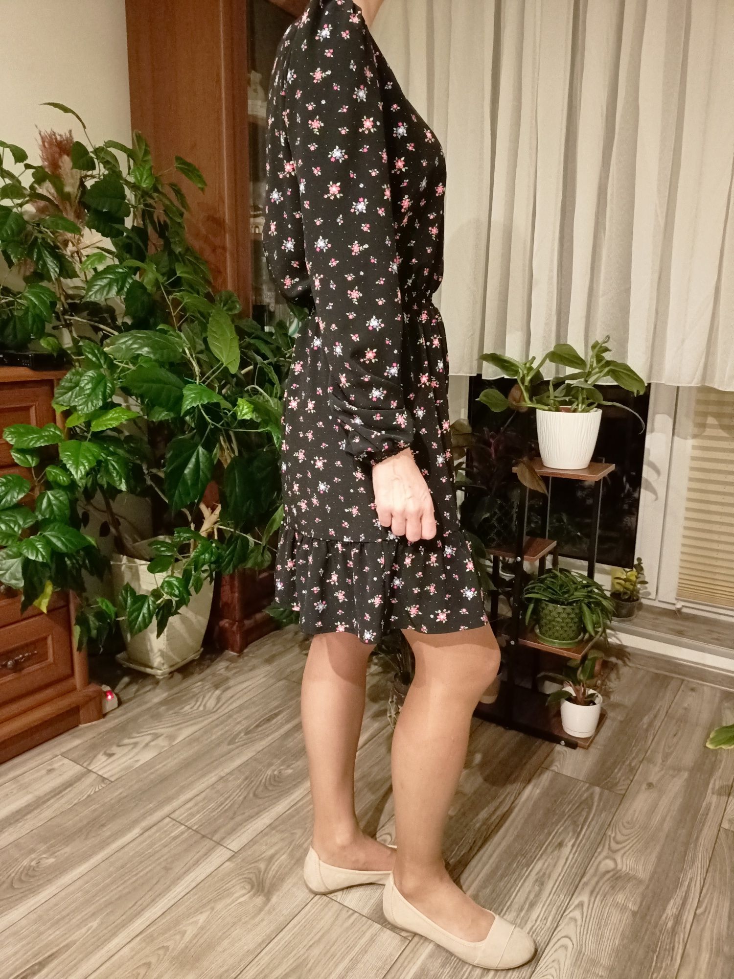 Sukienka w kwiaty Cropp