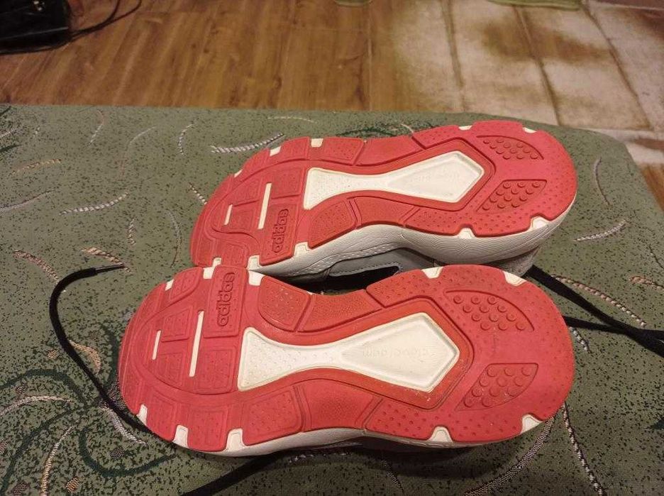 Кроссовки кожаные Adidas оригинал размер-39 по факту стелька-25 см