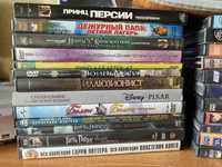 DVD диски з фільмами та мультфільмами.