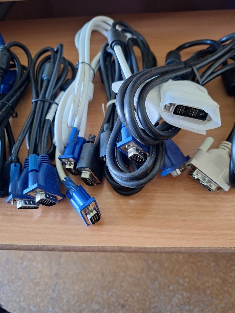 Cabos VGA e DVI novos