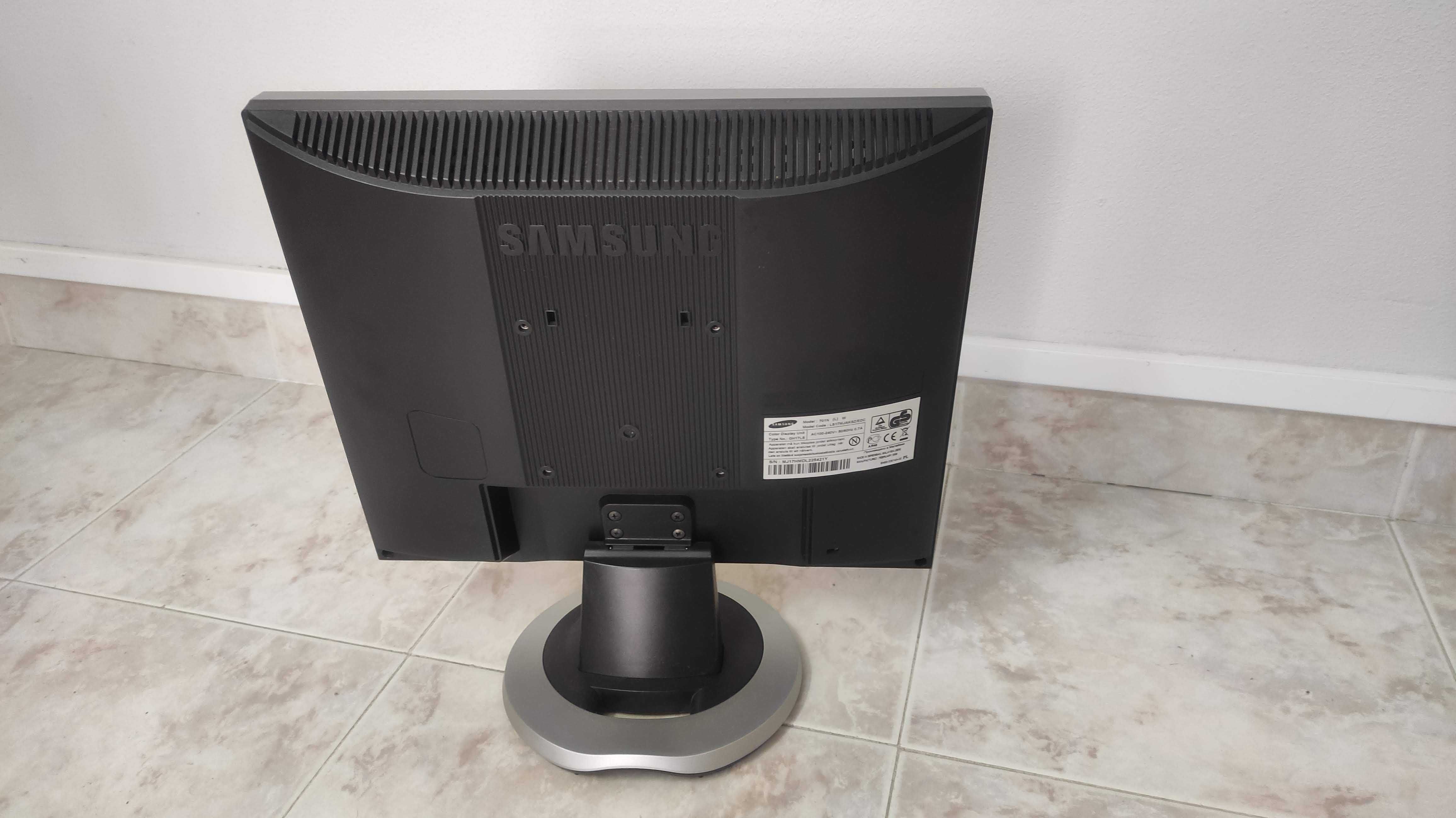 Monitor Samsung 701N - 17” 1280×1024 VGA (a funcionar)