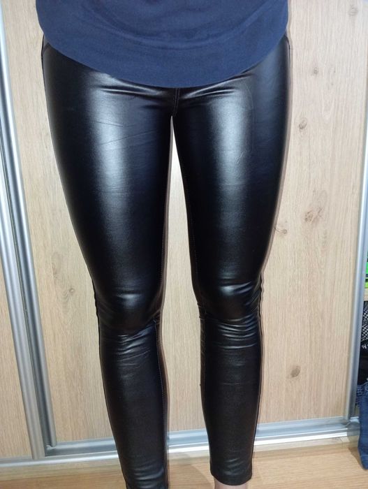 Czarne dopasowane spodnie