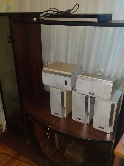 Полка под аппаратуру ,современного дизайна  красивая