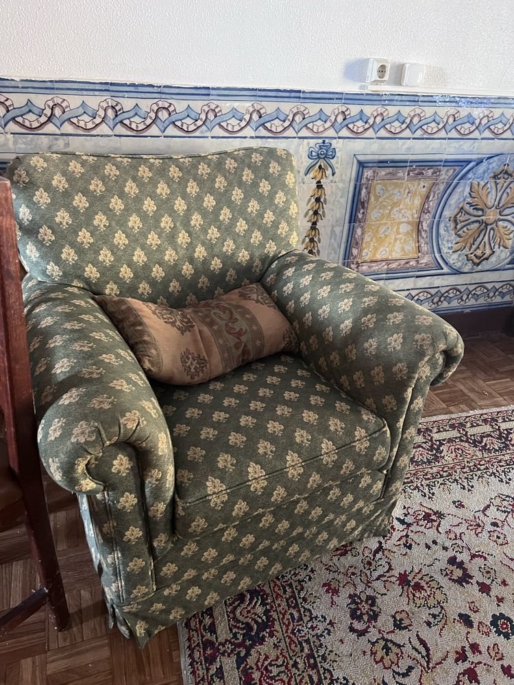Sofas e cadeiroes varios