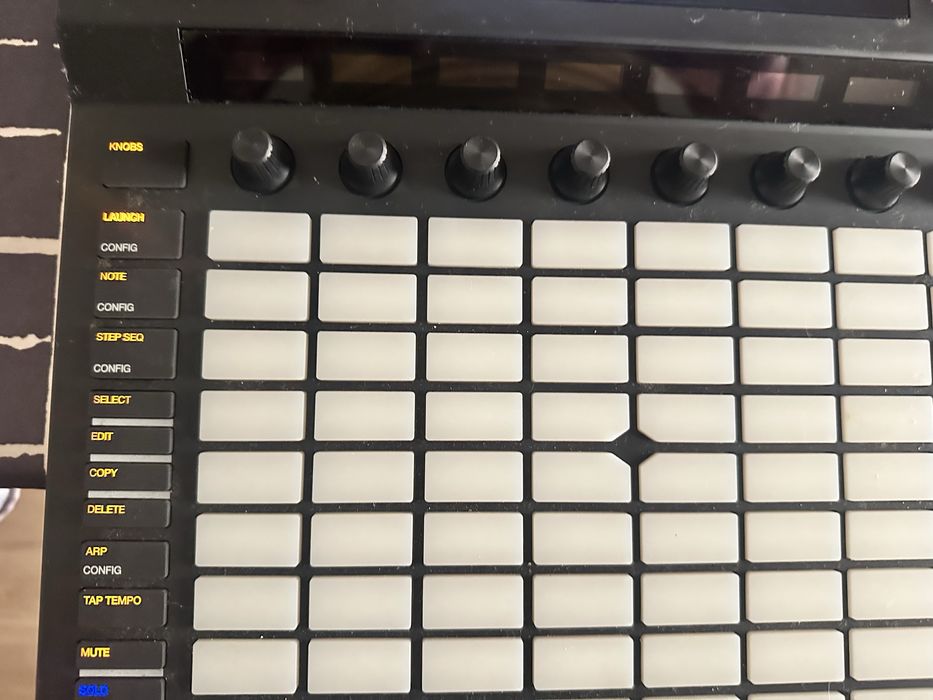 Vendo Akai Force