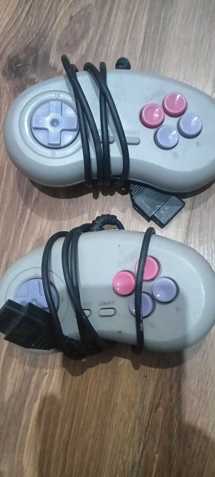 2 kontrolery - pady