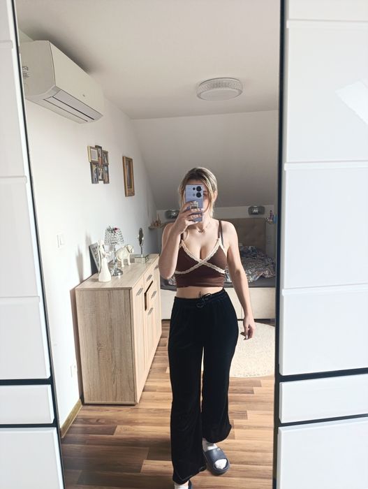 Crop top bluzka koronka nowa viskoza sexy XS s Bershka