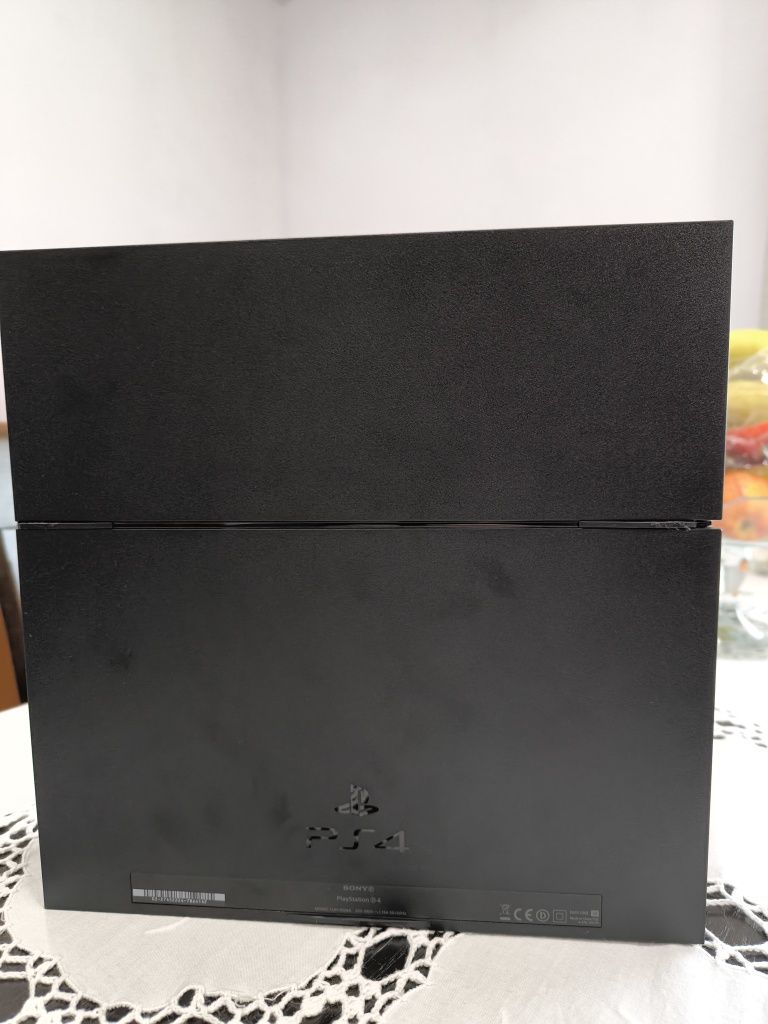 Playstation 4 - 500Gb com 2 Jogos