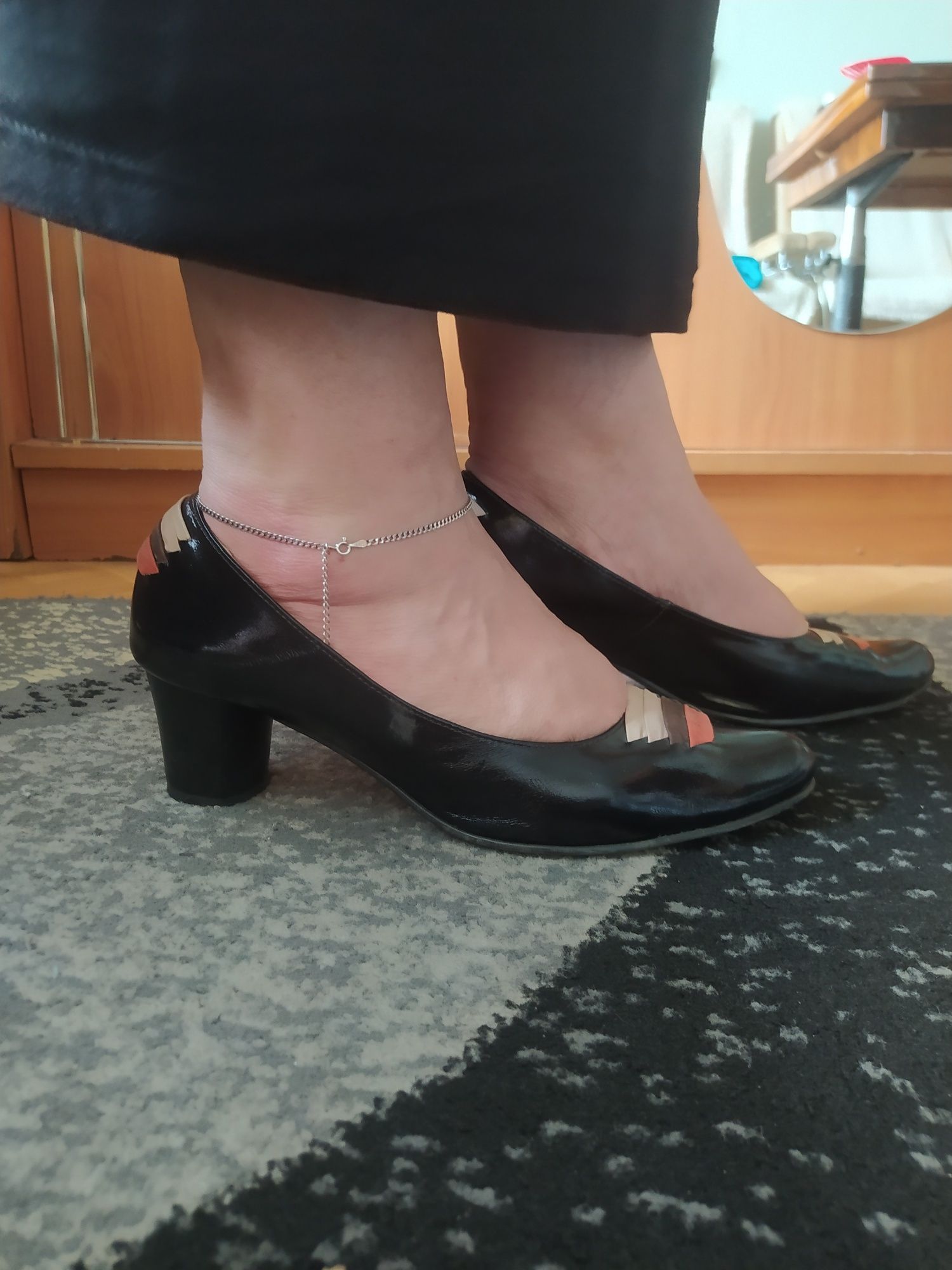 Eleganckie czarne lakierki Ols-Pol roz 40/41+gratis.
