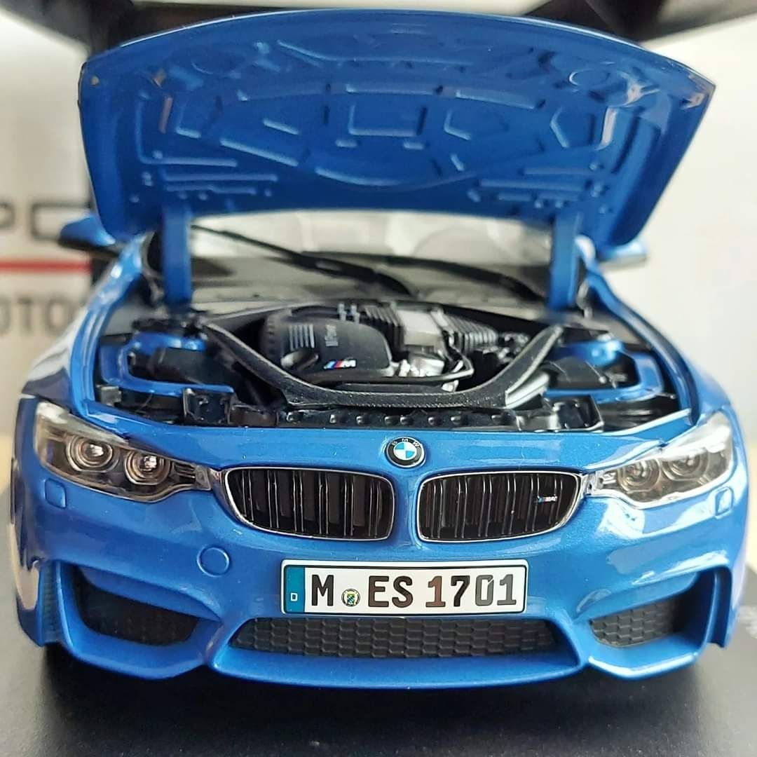 Модель 1:18  BMW M4 Convertible "Paragon"
На продаж BMW 1/18 від - Par