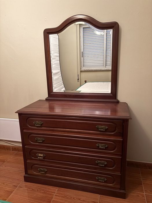 Cómoda com espelho