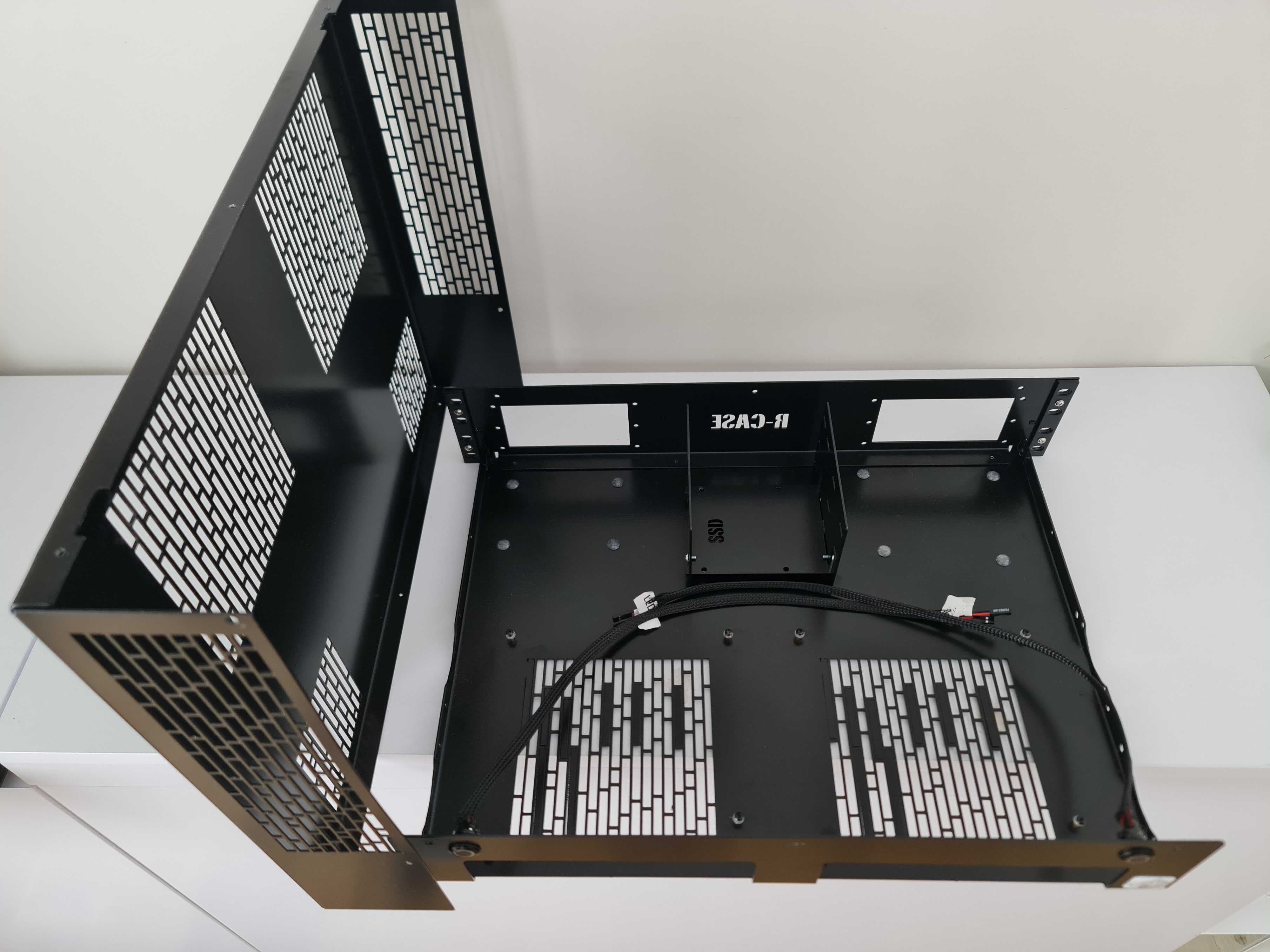 Obudowa serwerowa RACK 19 cali R-CASE 2 , 2 x mATX , 2x SFX 2xHDD 1SSD