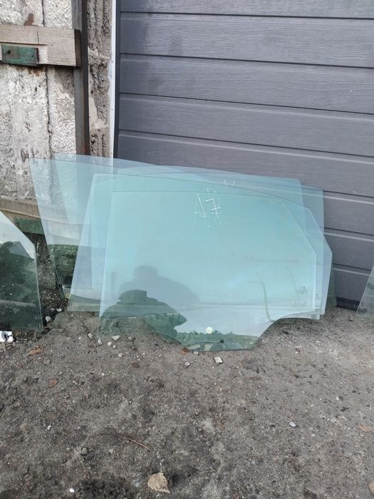 Скло двері переднє ліве Volkswagen Jetta MK7