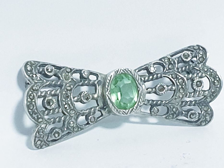 Lindissima antiga pregadeira em prata portuguesa com pedras preciosas