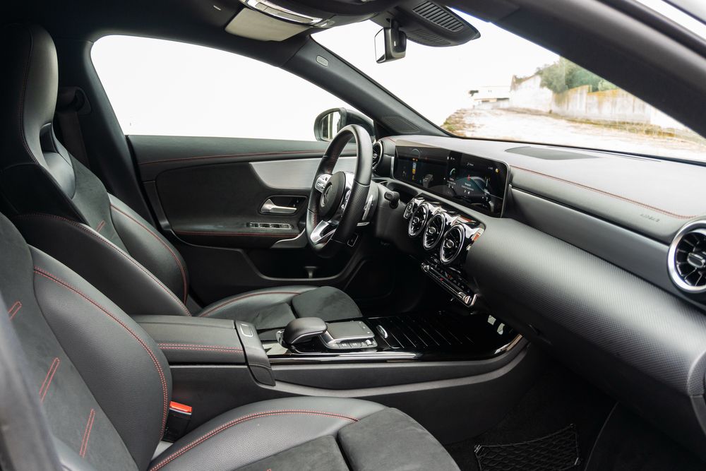 Mercedes-Benz CLA 180 Shooting Brake 7G-DCT AMG Line (financiamento)