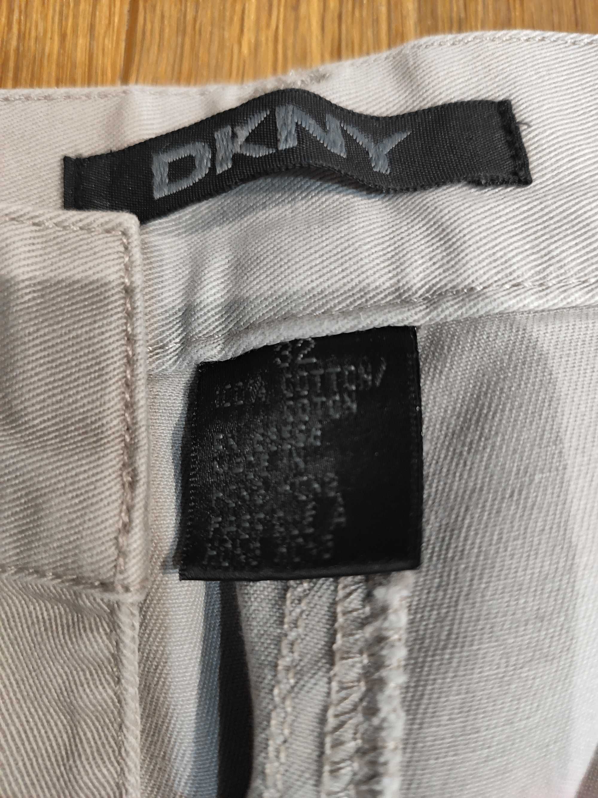 Krótkie spodenki bojówki DKNY, rozmiar 32, beżowe