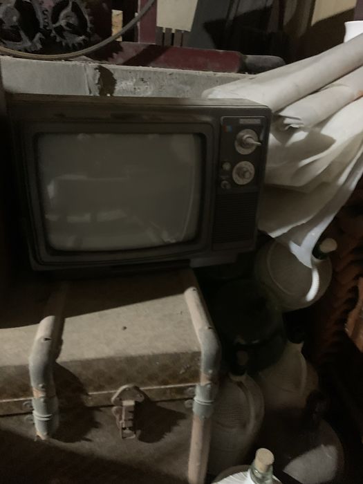 Televisoes antigas em foncionamento